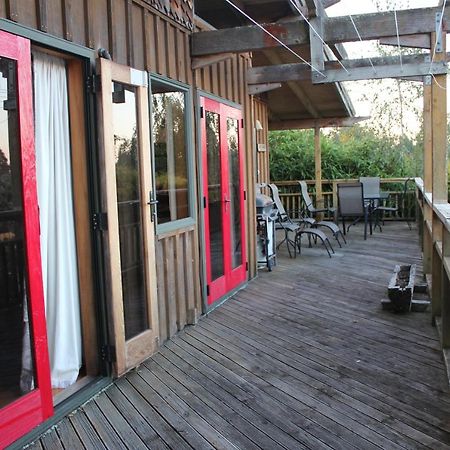 Treetop Hideaway - Taupo Holiday Home المظهر الخارجي الصورة