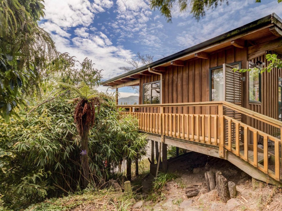 Treetop Hideaway - Taupo Holiday Home المظهر الخارجي الصورة